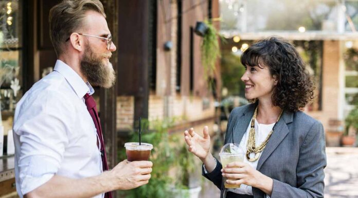Искусство small talk: как легко заводить разговор и оставлять хорошее впечатление
