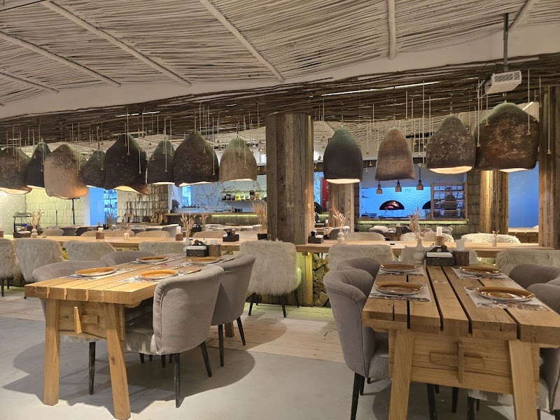 Ресторация Хата — Restaurant