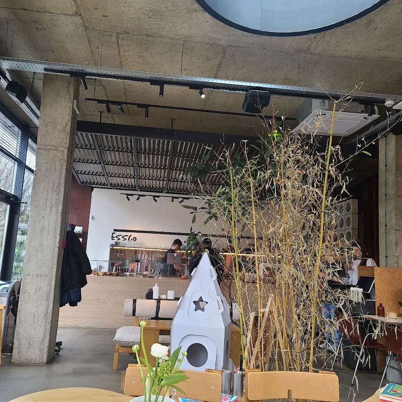 Essco coffee space